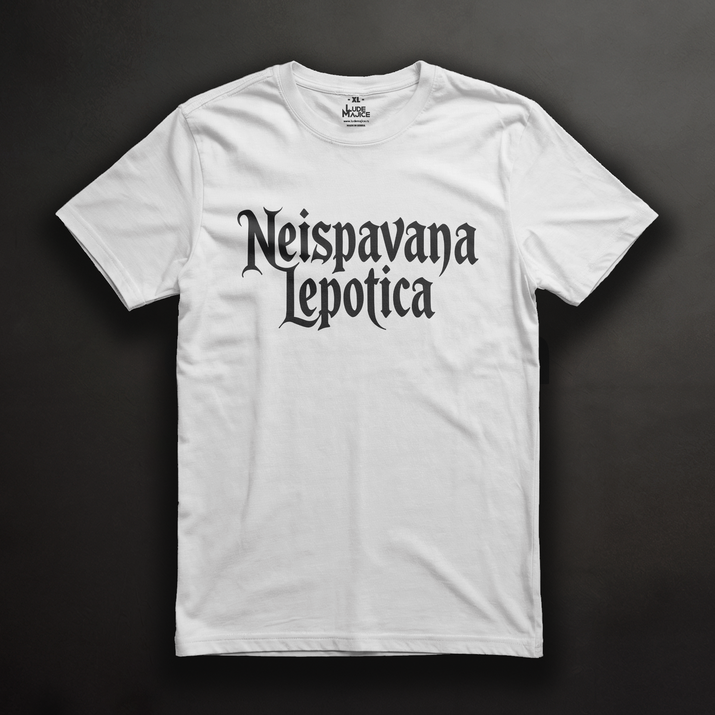 Neispavana lepota majica