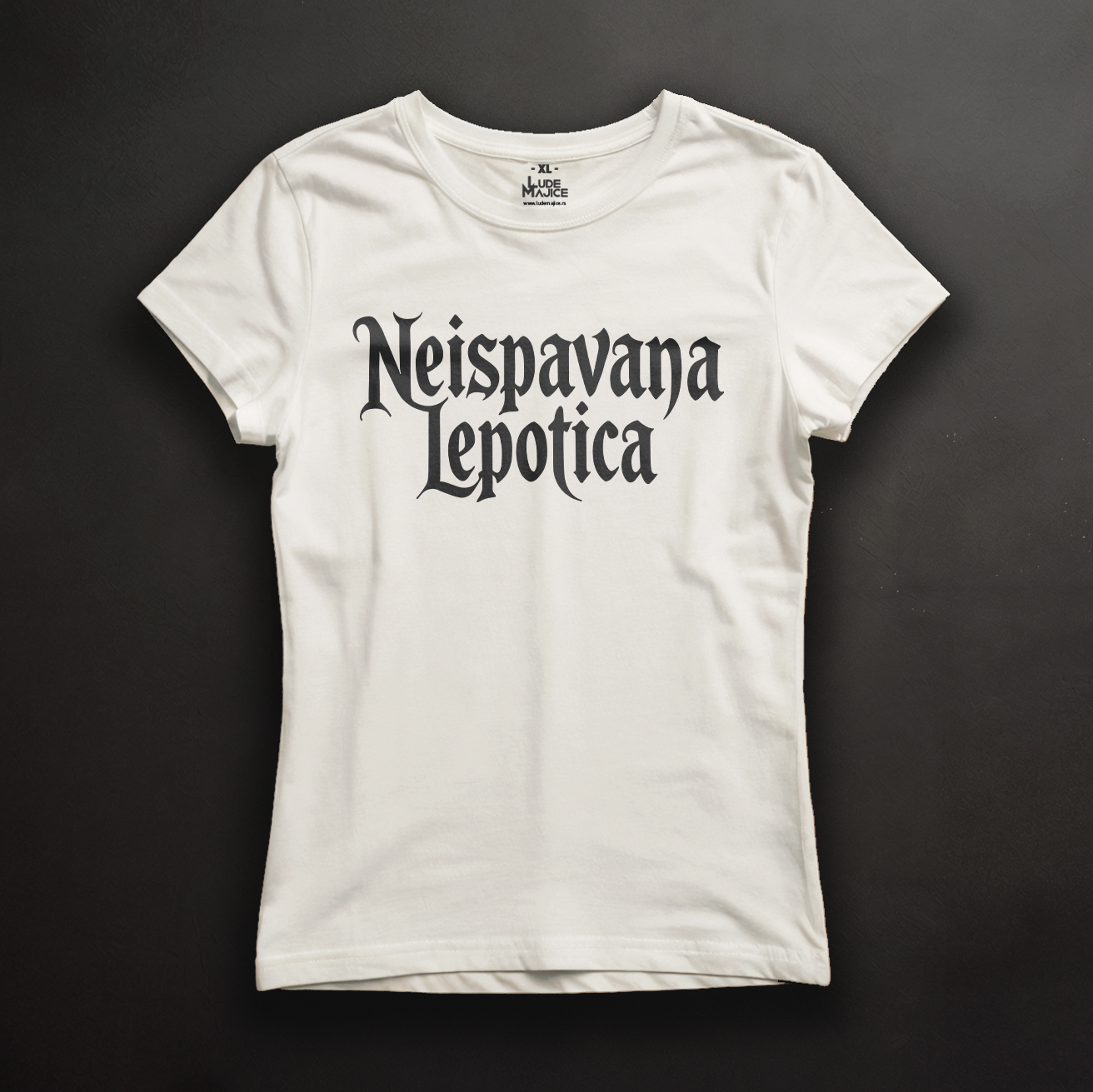Neispavana lepota majica