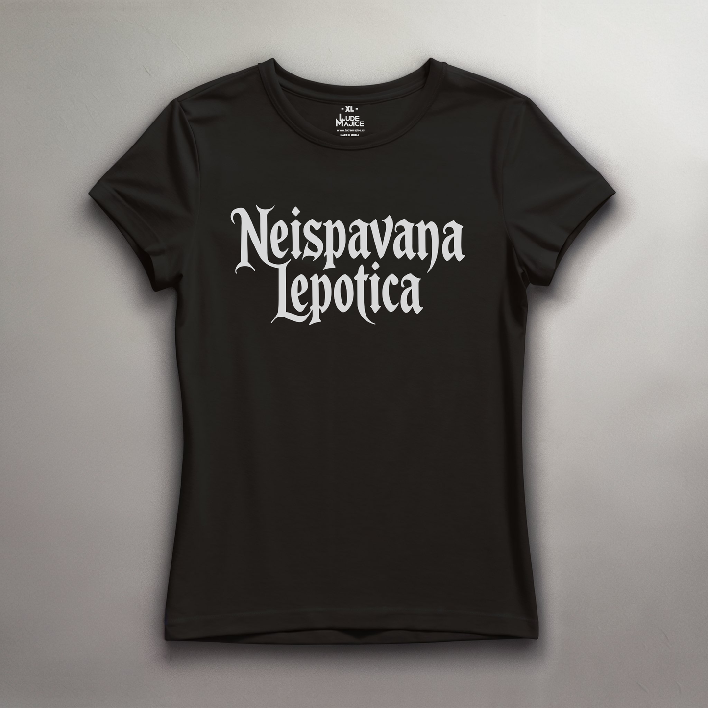 Neispavana lepota majica