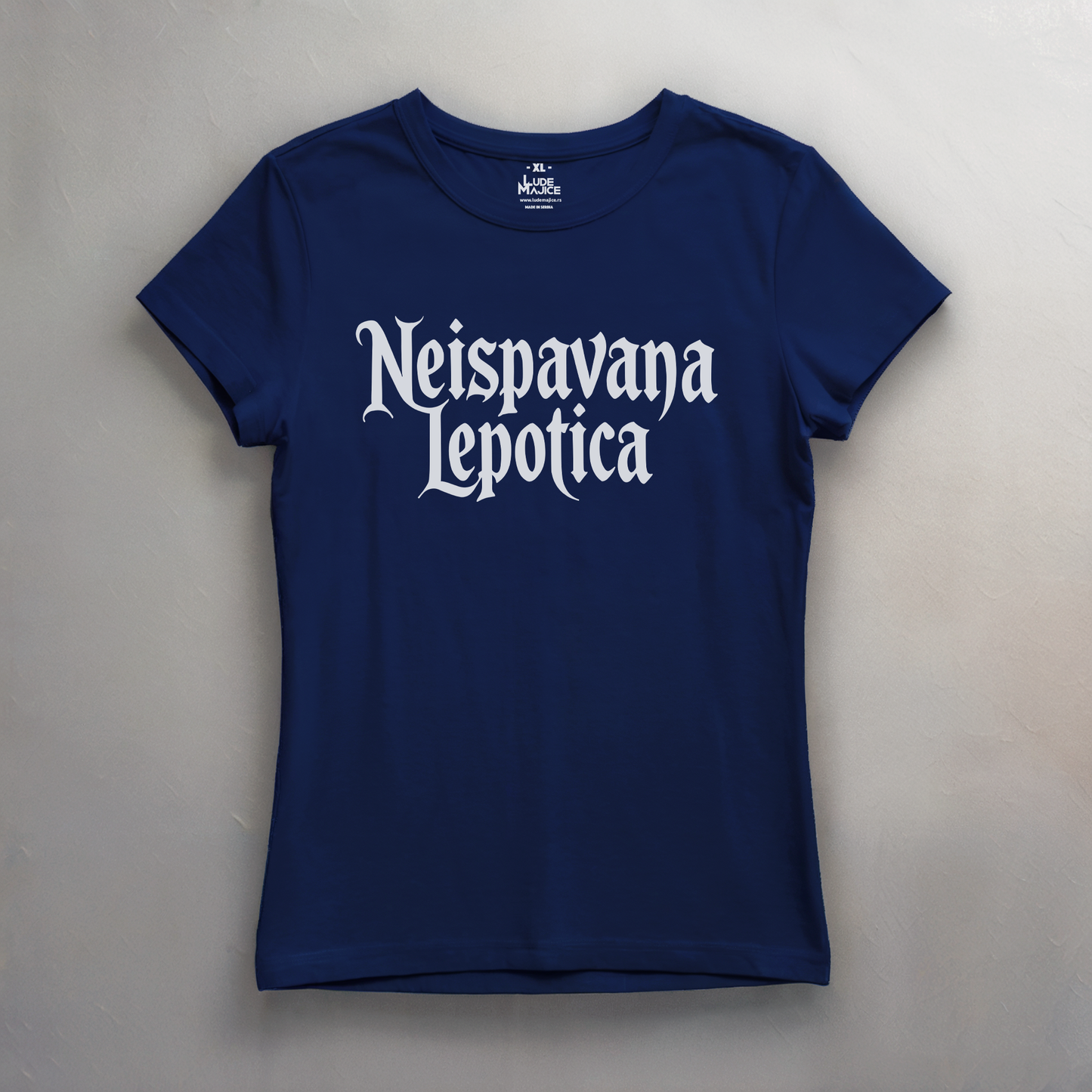 Neispavana lepota majica